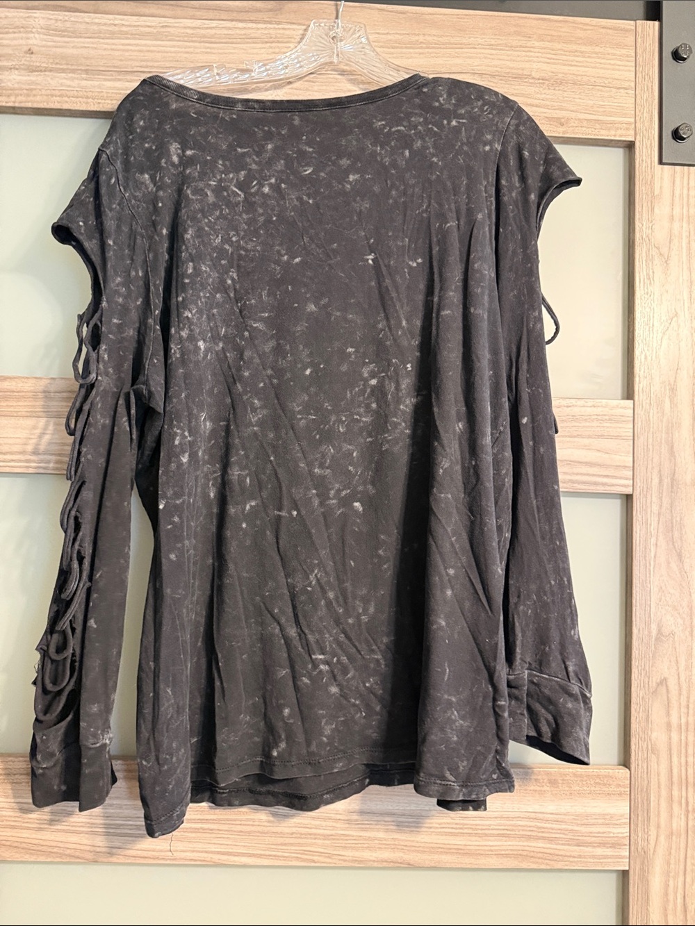 torrid Black Distressed Ladder Cutout Top with Skull & Rose Graphic - Picture 5 of 6